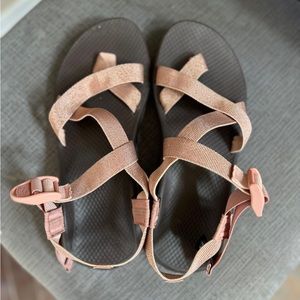 Chacos woman’s Z Boulder 2 metallic rose toe loop hiking sport sandals